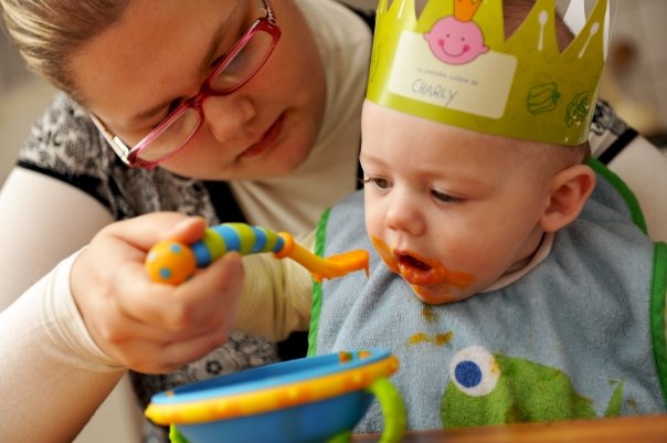 Charly mange sa purée !