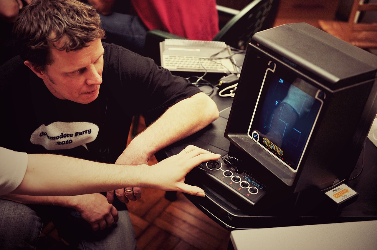 Découverte de la console Vectrex lors de la C64 Party 2010