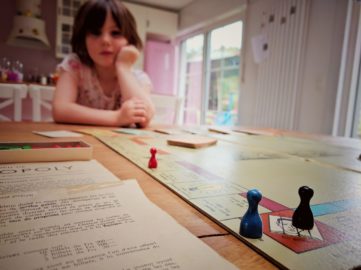 Et si on découvrait le monopoly avec l'édition 1960 de papy des villes !