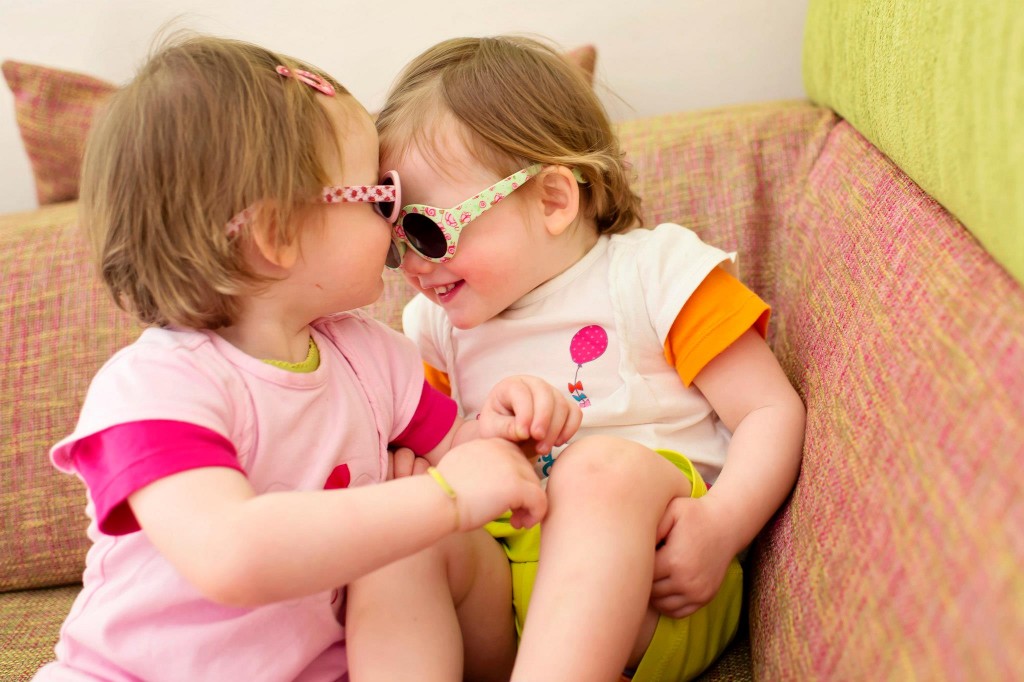 Alice & Juliette - Twins Star - Nez à nez - Petite Snrokys Photography