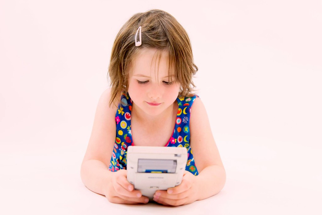 Alice découvre le GameBoy