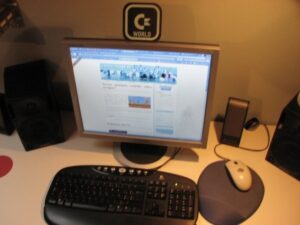 Un bureau bien rangé pour installer mon nouveau Dual Core powered by Quenaa