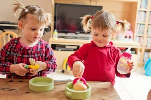 Alice et Juliette font un peu de cuisine