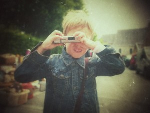 Charly a trouvé un Agfamatic sur la brocante de Villers