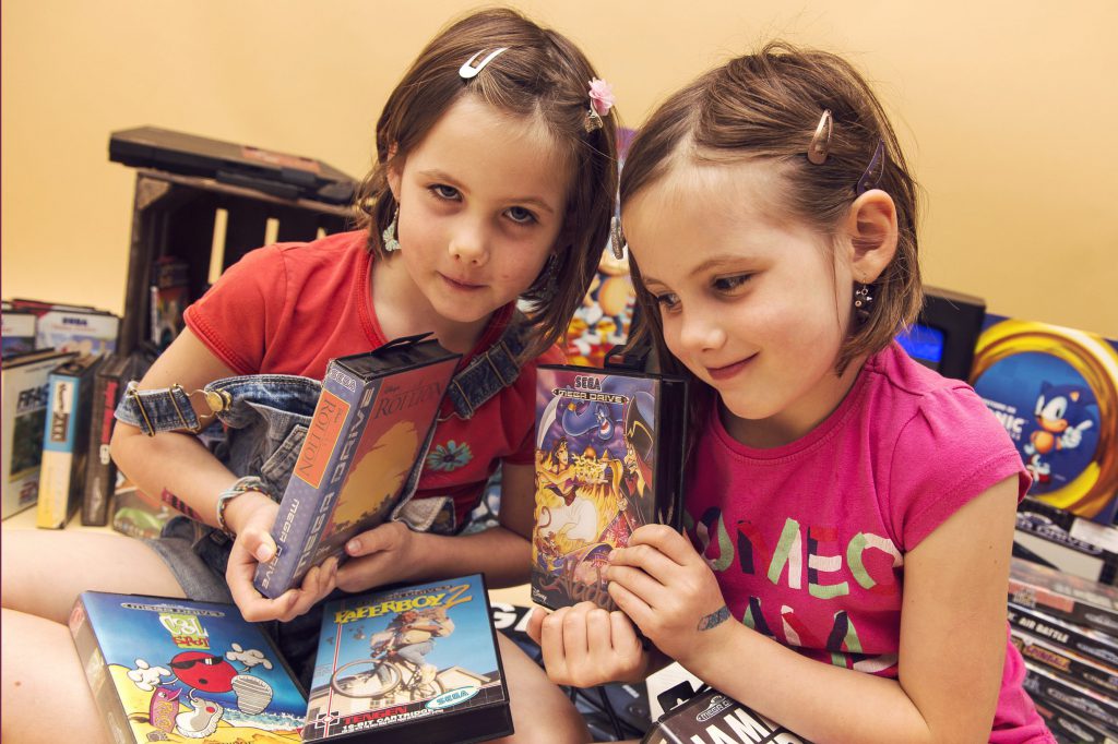 SEGA, c'est plus fort que QUI ? Distribution de journaux ou les aventures du fiancé de Jasmine ?