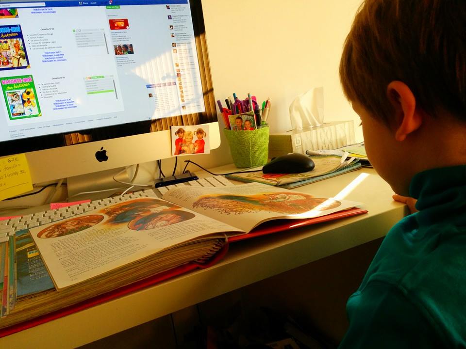 Charly sur l'ordinateur