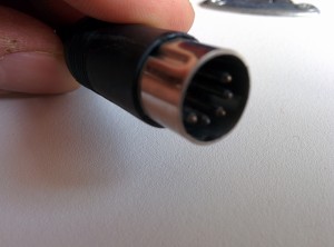 (Fig. 2) Cable A/V Commodore 64 - compatible Master System 1 AV