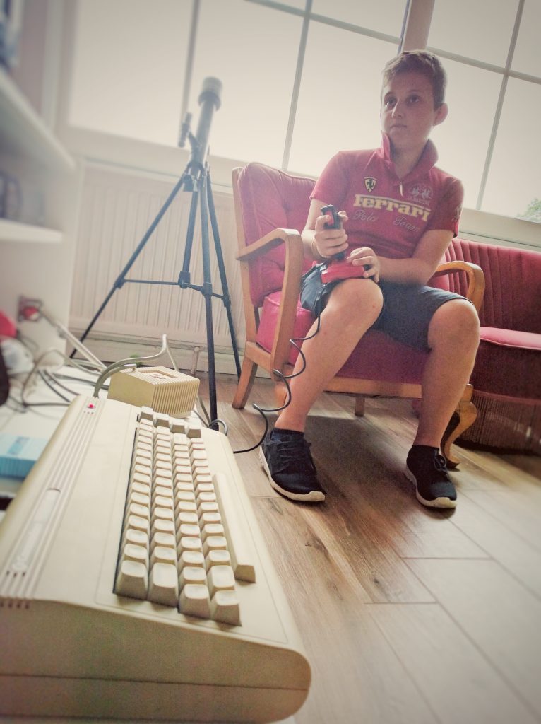 Soirée C64 - PowerGlove