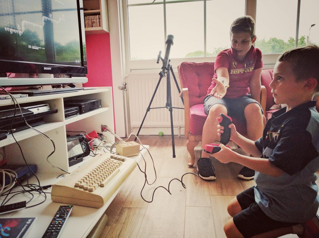 Soirée C64 - PowerGlove