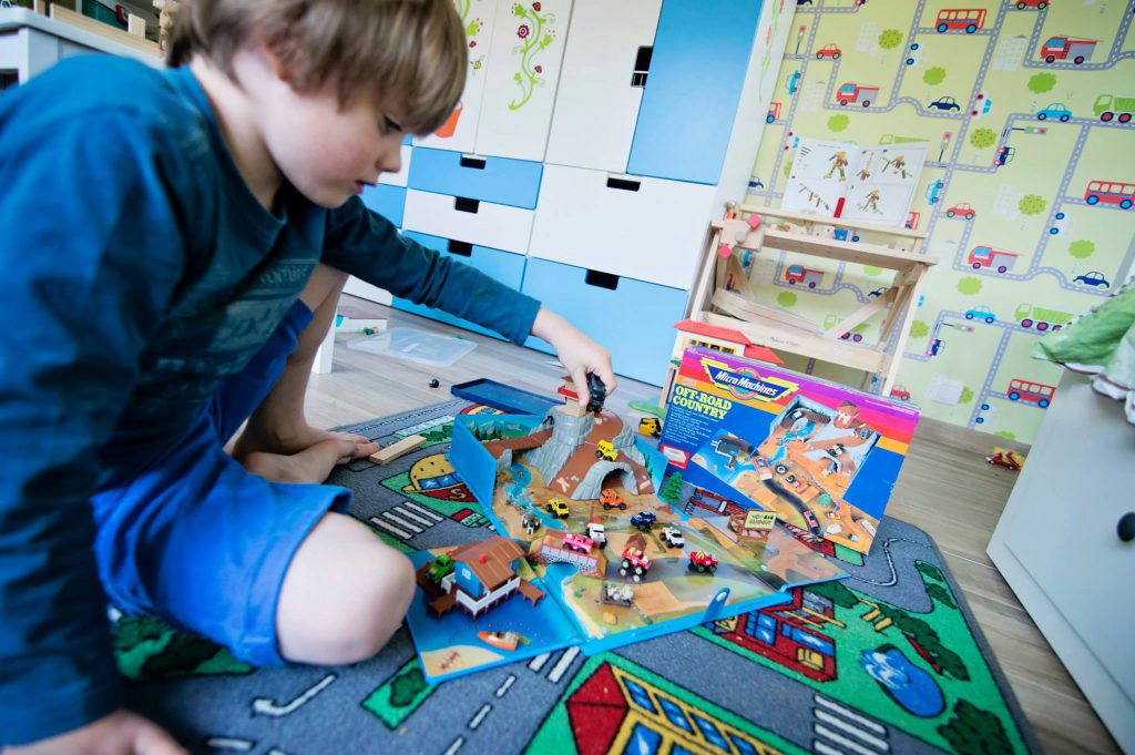 Haha, enfin des Micro Machines pour mettre dans le décors de papa. Arc en ciel de Micro Machines, Cyborg Jeff's collection 2015