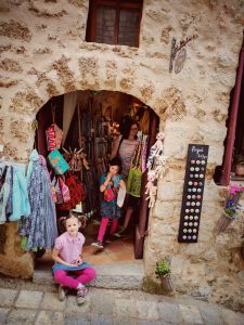 Les petits commerces de Saint Guilhem le Désert