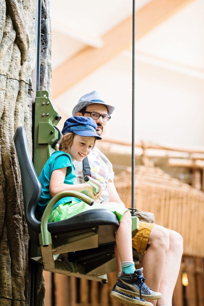 Avant d'aller faire un tour en hauteur avec Papa et Maman – à GaiaZOO.