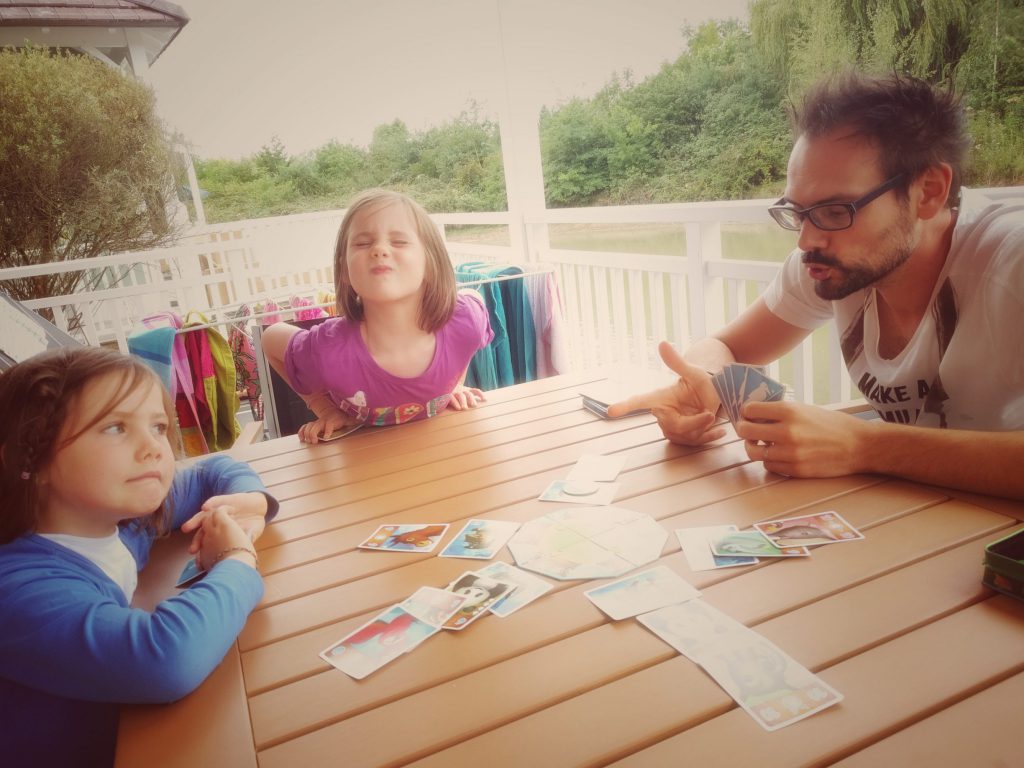 En cas de mauvais temps, on peut se faire un jeu de société en famille
