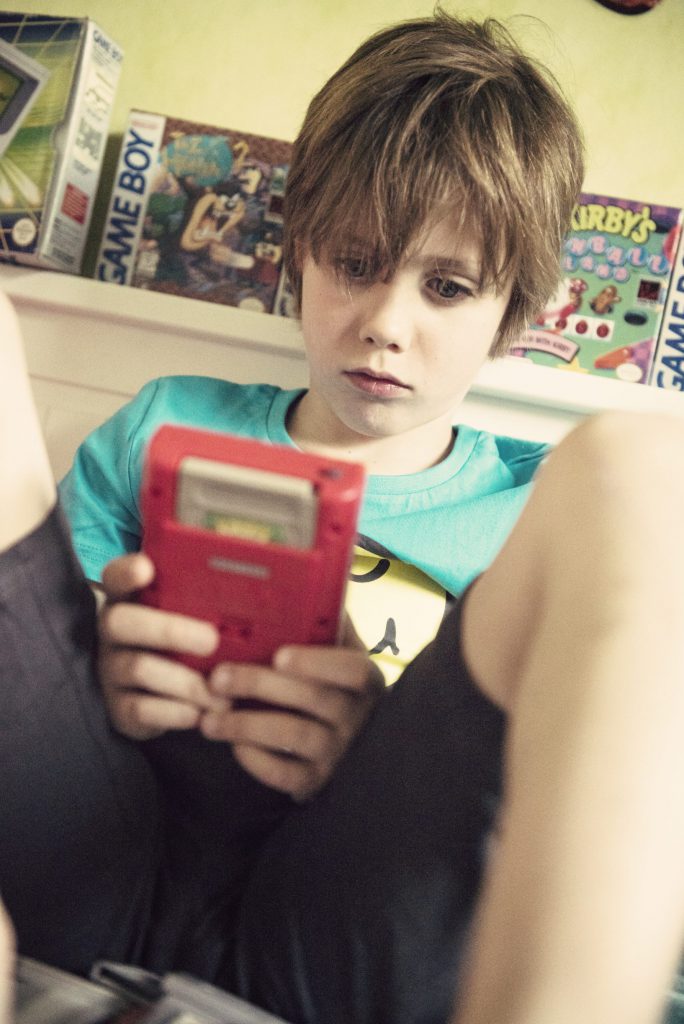 Les enfants découvrent la Game Boy - Le bon choix de Charly, c'est Kirby !