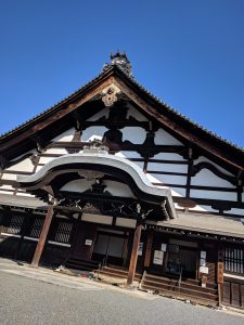 Méditation dans un temple bouddhiste dans Kyoto