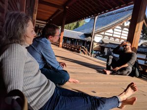 Méditation dans un temple bouddhiste dans Kyoto