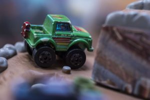 Une fausse Micro Machine avec de Grosses roues de la marque Road Champs