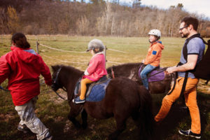 Balade à Poney dans le domaine d'Une Campagne en Provence