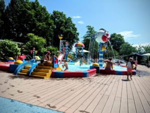 Vacances au camping Col Vert - Sandaya - Premier plouf dans la piscine