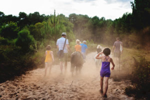 Rose a enfin sa petite balade en Poney - Camping Le Col Vert - Sandaya