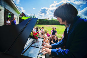 Newton et son mini piano