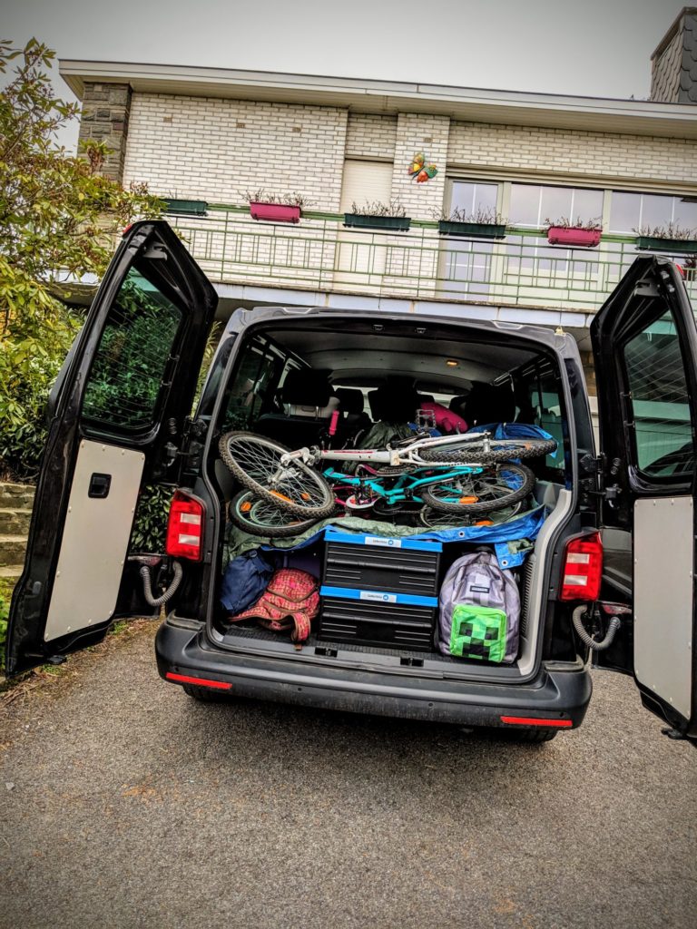 VW T6 Caravelle - Vélo et Valises