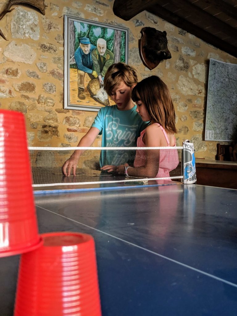 Les enfants jouent à la Casa Verniano