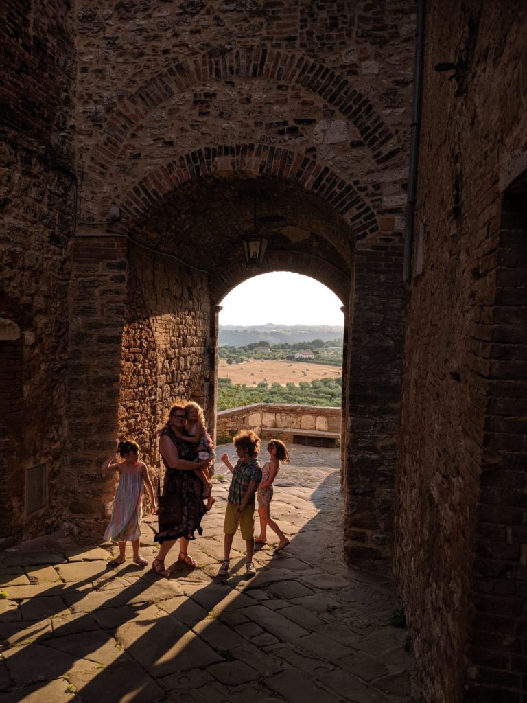 Le soleil se couche sur Rapolano Terme