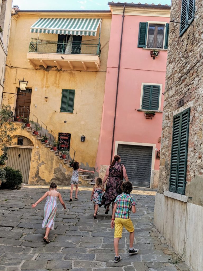 Dans les petites ruelles de Rapolano Terme