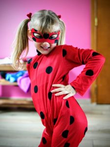 Rose dans son super costume de Lady Bug
