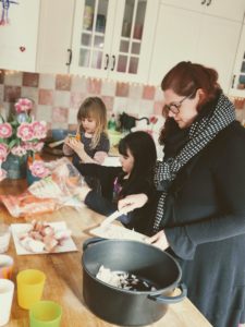Des gateaux, des gauffres, des Cookies, ont s'occupe dans la cuisine !