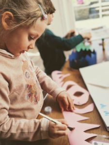 Aujourd'hui, maman avait organisé un atelier courone !