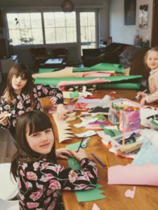 Aujourd'hui, maman avait organisé un atelier courone !
