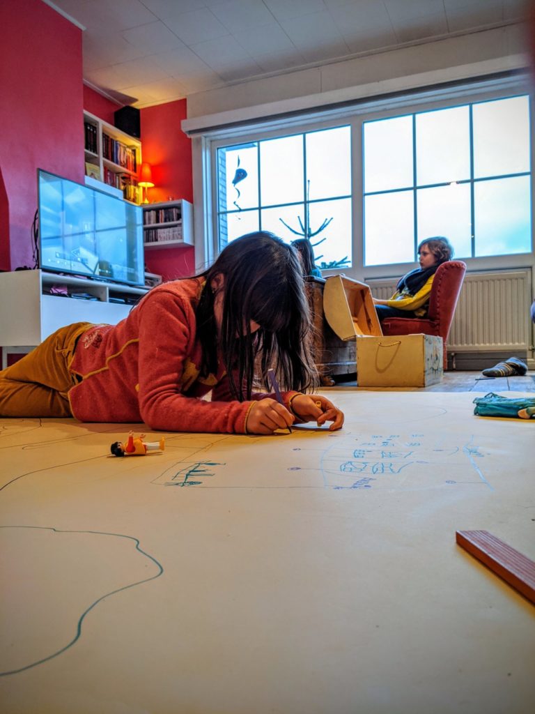 Le salon est envahi... c'est fait