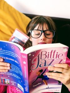 Juliette lit son "Billie Jazz"