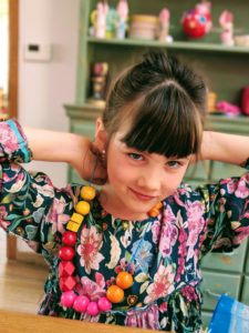 On découvre les cadeaux des Lapins de Pâques
