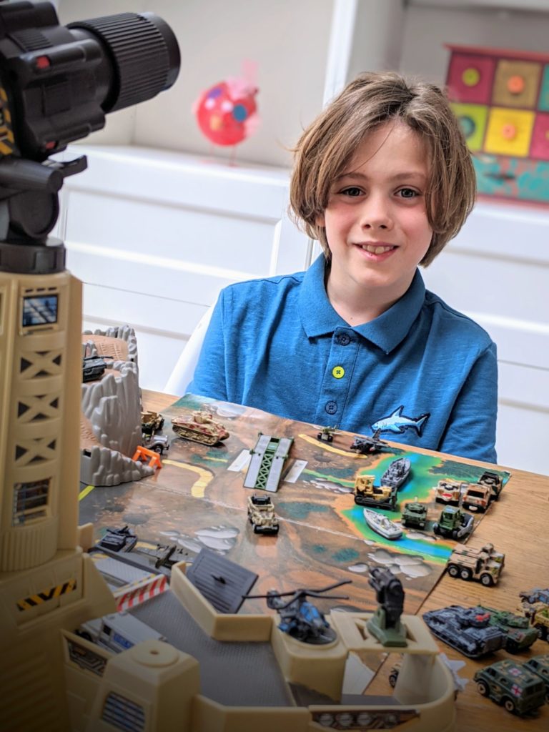 Charly a ressorti les Micro Machines