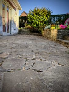 Bon, cette terrasse commence à souffrir du temps...
