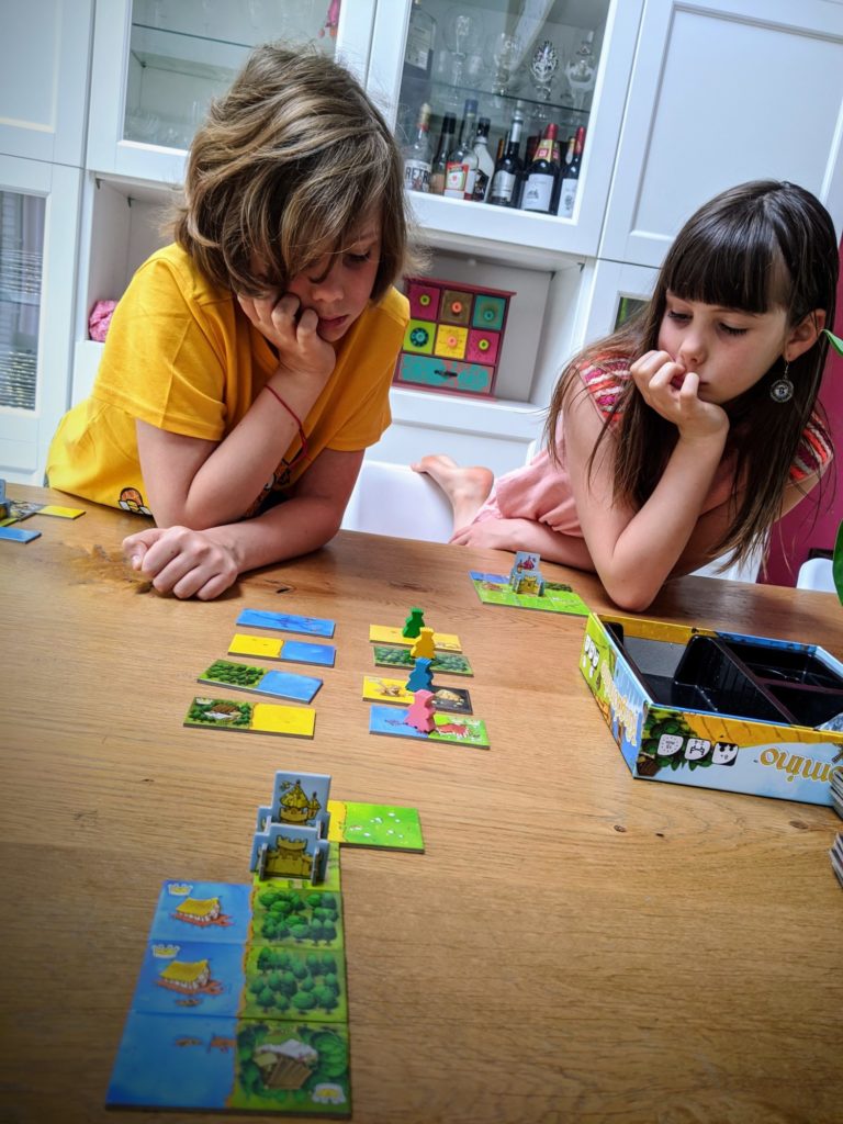 Les enfants découvrent Kingdomino