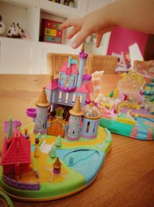 Nous avons trouvé tout un univers de Polly Pocket !