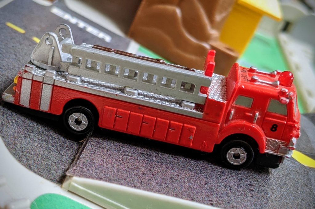 Hook & Ladder Fire Truck - Super Micro Light - Galoob Micro Machines
