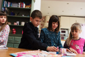 Pas de grande fête avec la famille,... pas de soirée Pyjama... on fera votre anniversaire, petit à petit mes miss : )