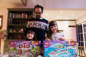 Pas de grande fête avec la famille,... pas de soirée Pyjama... on fera votre anniversaire, petit à petit mes miss : )