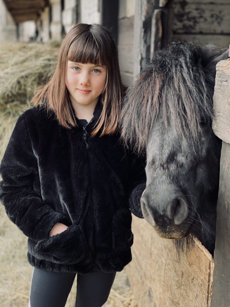 Alice a pu reprendre ses leçons d'équitation