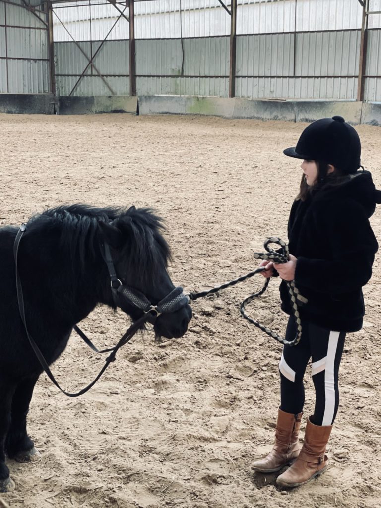Alice a pu reprendre ses leçons d'équitation