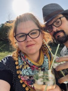 Portrait en "selfie" avec le soleil face à l'objectif.