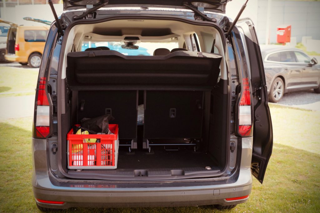 Le test du bac dans Le coffre du nouveau Caddy Maxi Life en mode 7 places
