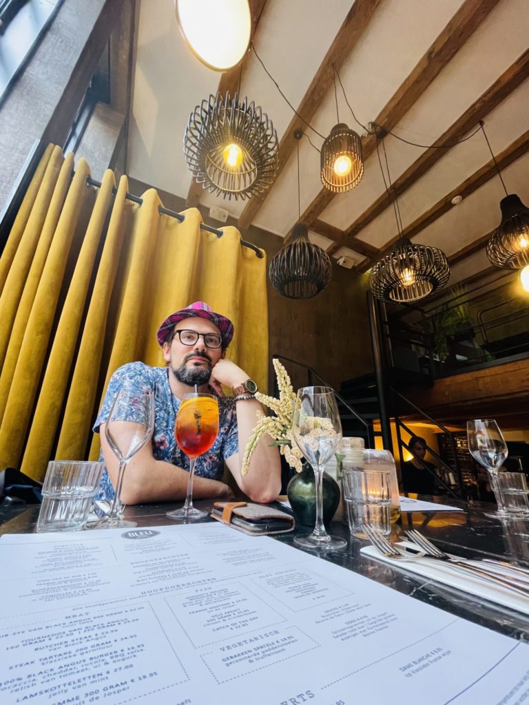 Une étape au restaurant "Le Bleu" dans le quartier du Jordaan à Amsterdam.