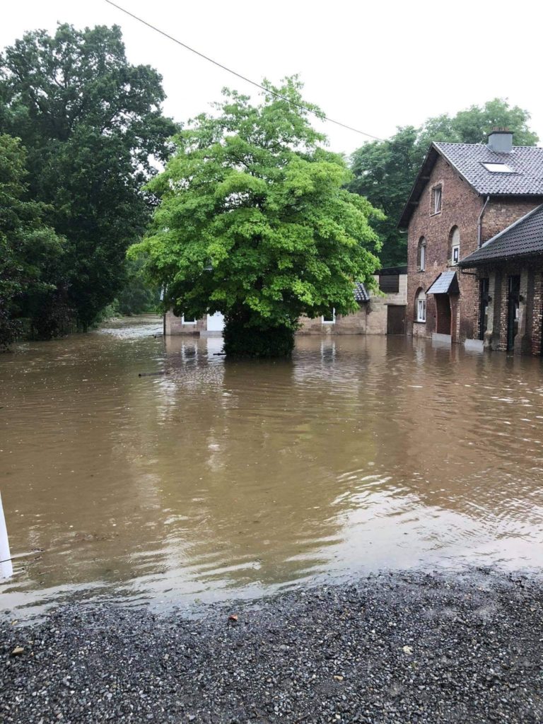La rivière sortie de son lit sur le site du camps des enfants à Plombières le 13 juillet 2021