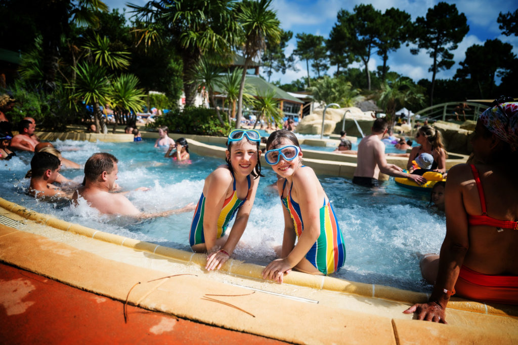 Youpla, on plonge dans la super piscine du Camping Sanday - L'orée du bois